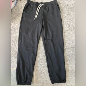 Vuori black joggers medium